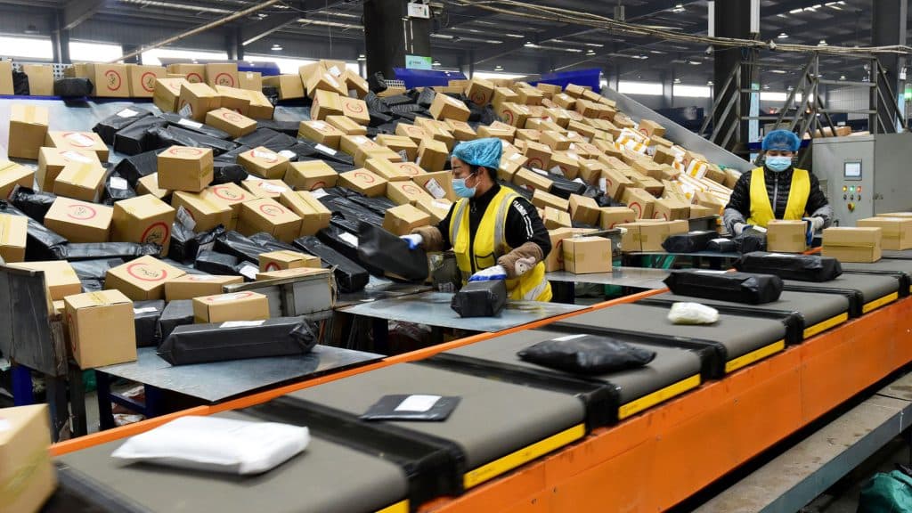 快遞行業(yè)實現(xiàn)RFID技術(shù)自動化分揀解決方案 1 快递行业实现RFID技术自动化分拣解决方案(images 1)