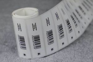 RFID標簽 vs 條形碼：誰才是未來倉儲管理的王者？