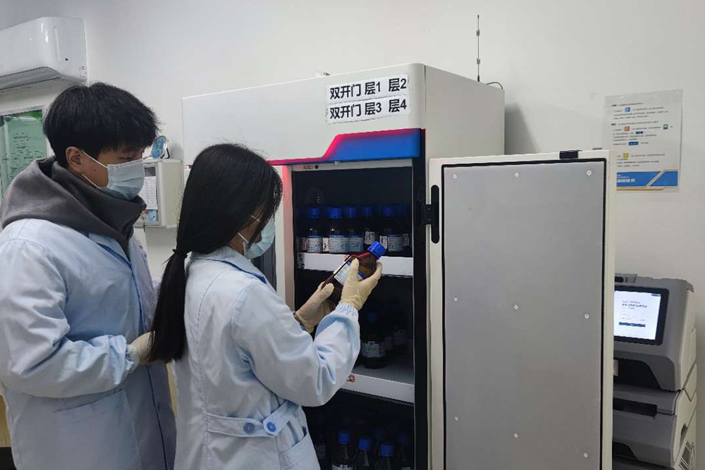 智能試劑柜的RFID掃描速度和傳統(tǒng)條形碼哪個(gè)更快？