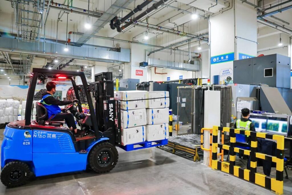 菜鳥啟用香港最大航空貨運樞紐,全面覆蓋RFID提速全球快遞 2 香港菜鸟货运枢纽